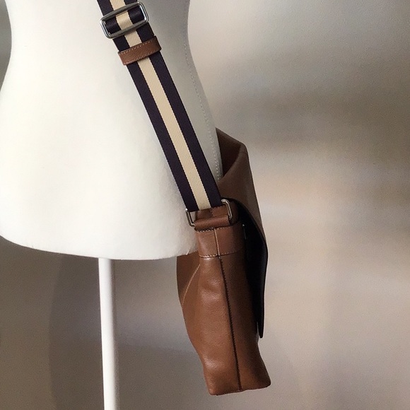 Coach Men's Charles Brown leather messenger crossbody bag with colorblock strap - Picture 16 of 16